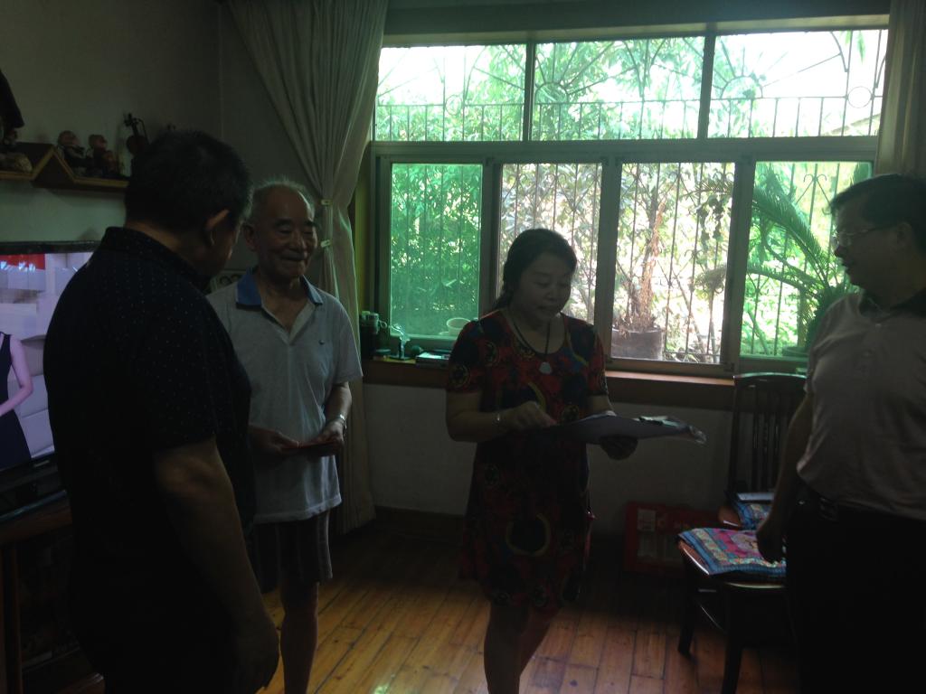 文校长与老教授家人交流情况